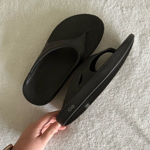 OOFOS Women's Black Comfort Sandals
